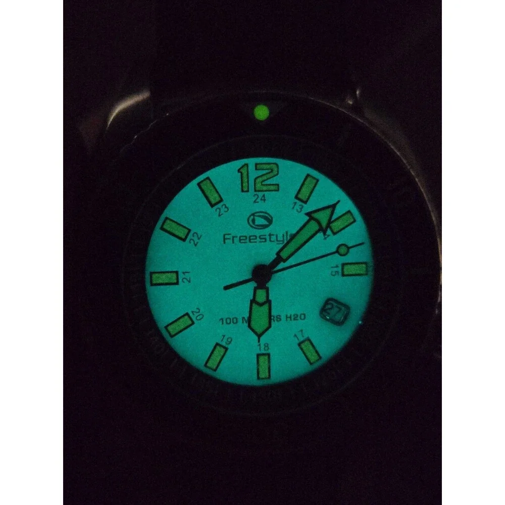 Freestyle Sand Tiger Mens Dive Watch 100M Black Dial Mineral Crystal New Battery